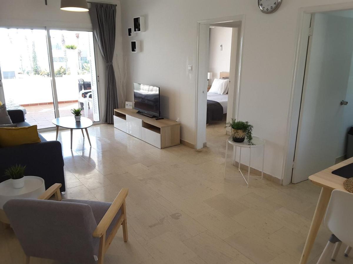 Apartamento Blue Coast Semeli By The Sea Paphos Exterior foto