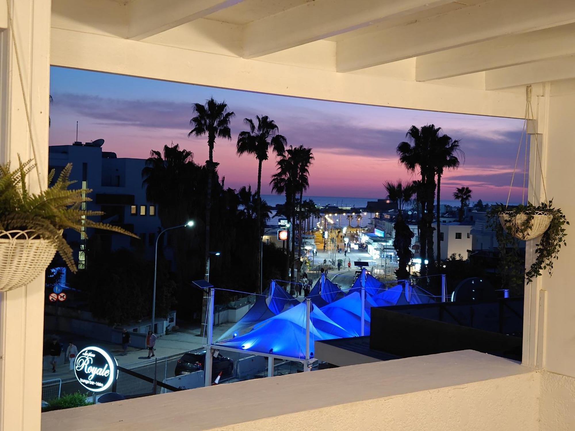 Apartamento Blue Coast Semeli By The Sea Paphos Exterior foto