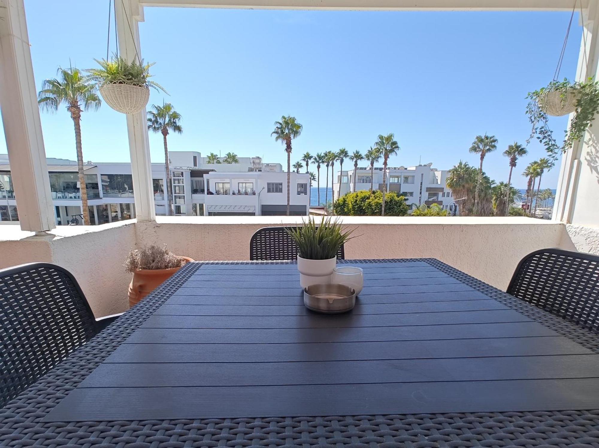 Apartamento Blue Coast Semeli By The Sea Paphos Exterior foto